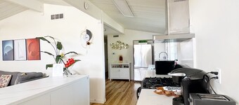 New Renovated 3BD/2BA House(1K Mbps Wifi, Netflix,Pet-friendly)