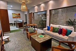 TV, offices - Exclusive Villa 5 BR Oasis Golf Private Pool Beach (Akumal)