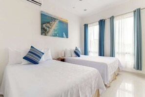 5 habitaciones, tabla de planchar con plancha, cuna de viaje y wifi 