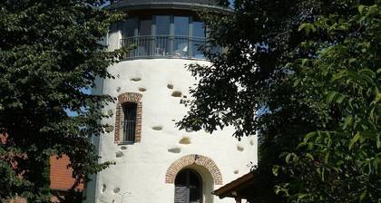 Königshain Windmühlenhof ( mill tower )