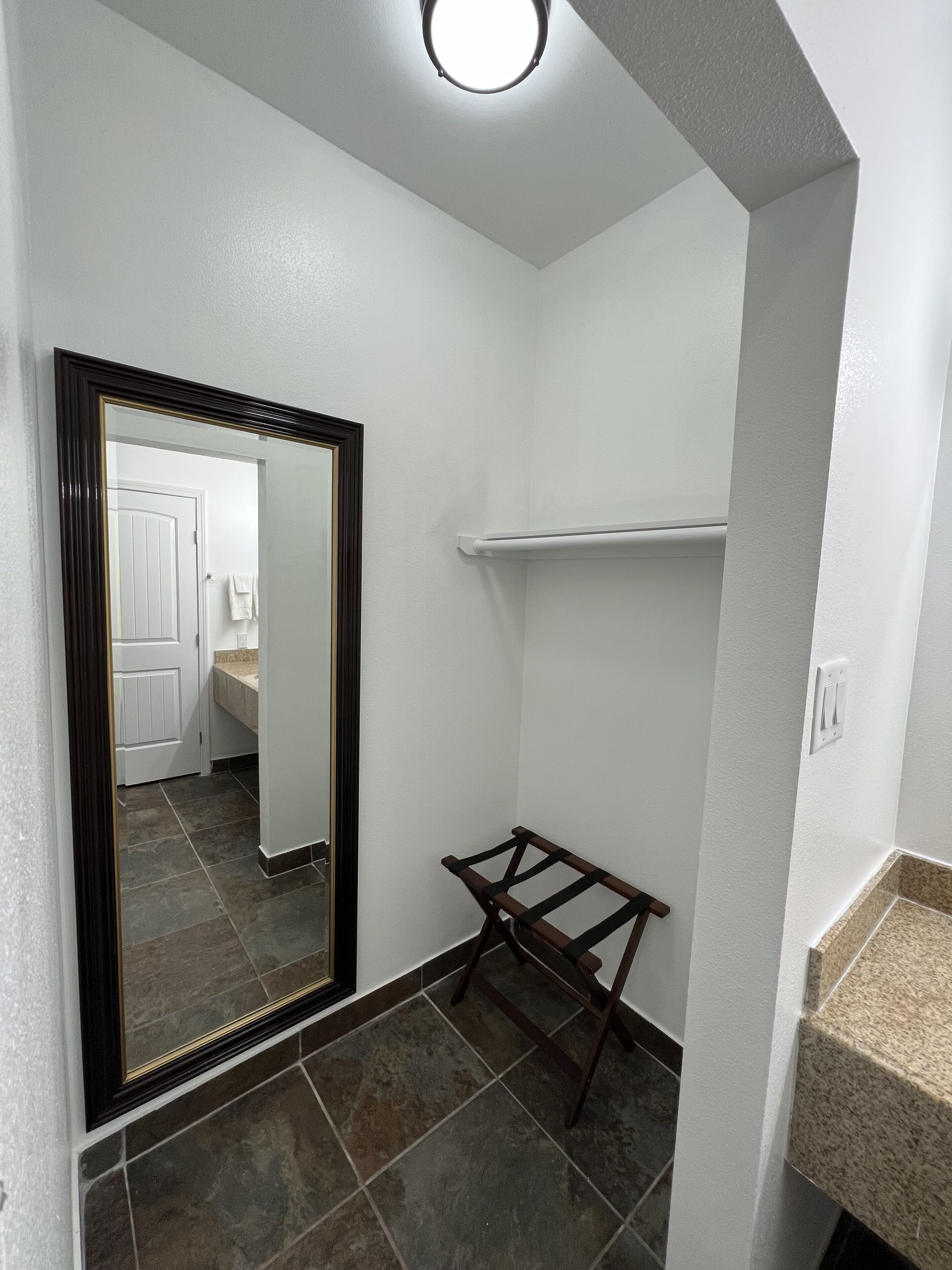 Grand Single Room | In-room safe, iron/ironing board, free WiFi, bed sheets