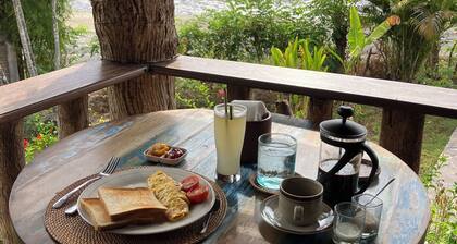 Spacious Family Villa with en-suite bedrooms aircon and freshwater swimming pool