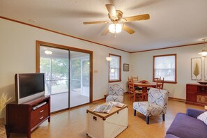 TV, fireplace, DVD player - Lakefront House w/ Boat Ramp, Dock & Sunset Views! (Cross Hill)