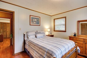 3 Schlafzimmer, Schreibtisch, Bügeleisen/Bügelbrett, WLAN