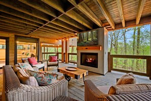 Property grounds - Secluded Creekside Cabin w/ Hot Tub & Fire Pit! (Broken Bow)