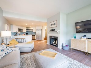 Smart TV, DVD player, table football, ping pong