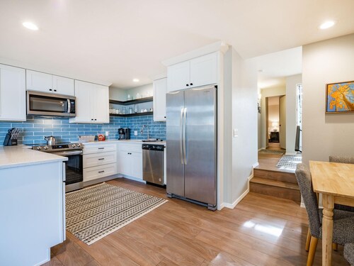 Water Front, indoor pool, sunsets, soaking hot tub, central location, JL111