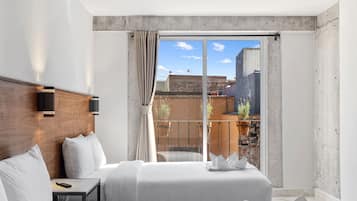 Family Suite | 1 bedroom, minibar, desk, free WiFi