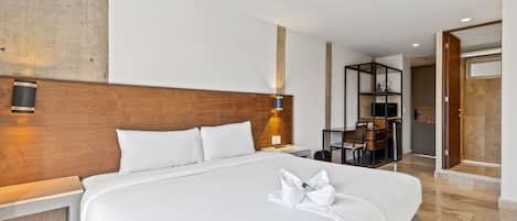 Business Suite | 1 bedroom, minibar, desk, free WiFi