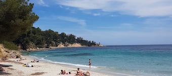 Charming House : Swimming pool, Tennis court, Greenery, Near the sea