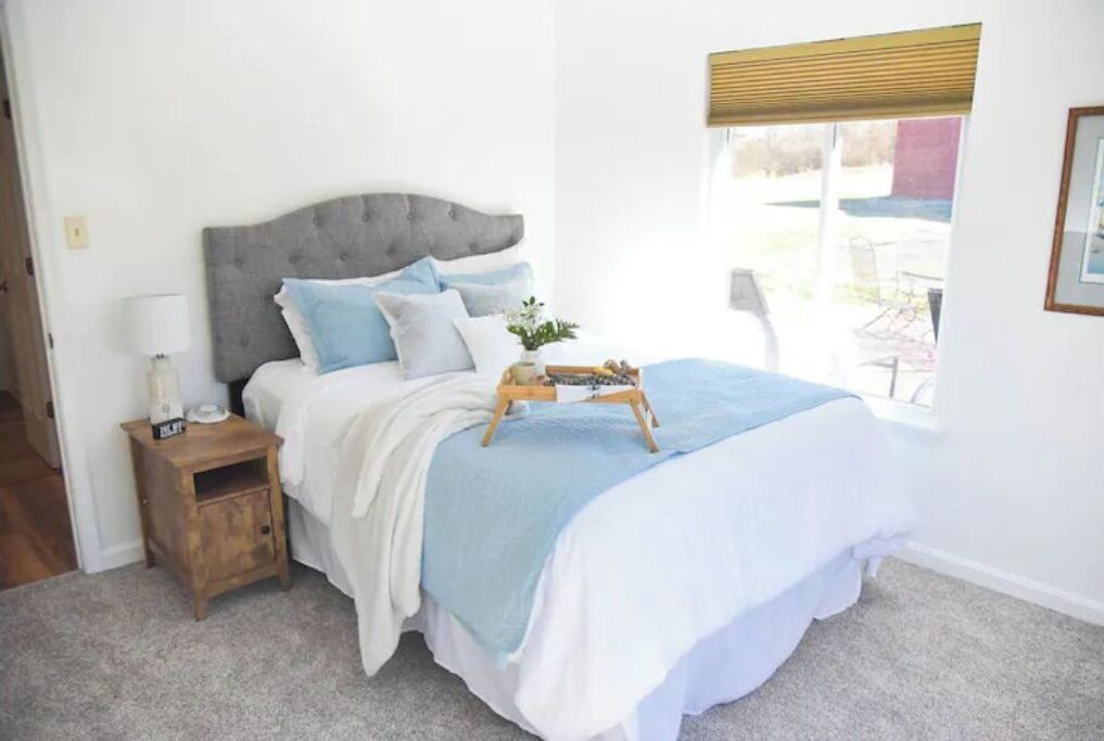 3 bedrooms, desk, iron/ironing board, travel crib