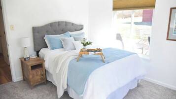 3 bedrooms, desk, iron/ironing board, travel crib