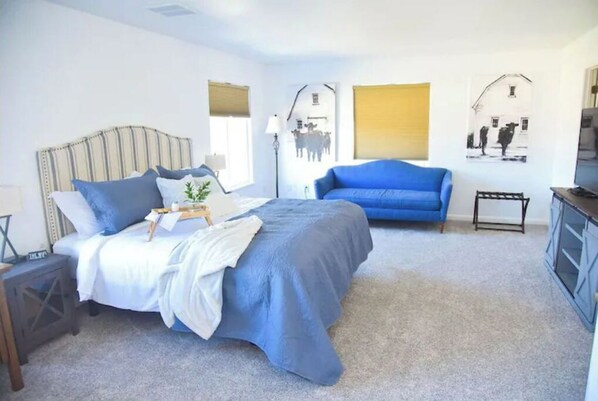 3 bedrooms, desk, iron/ironing board, travel cot