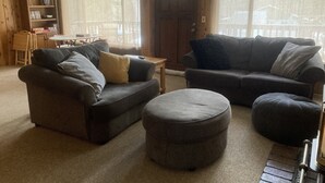 A cozy living room with two sofas, a coffee table, and a bookshelf. - A/C! Cabin in Strawberry Cool for Summer. Warm for Winter, Elk, and Relax. (Pine)