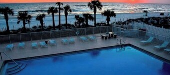 Spacious Beautiful 2BD/2.5BA Two Story Beach House W/ GOLF CART!