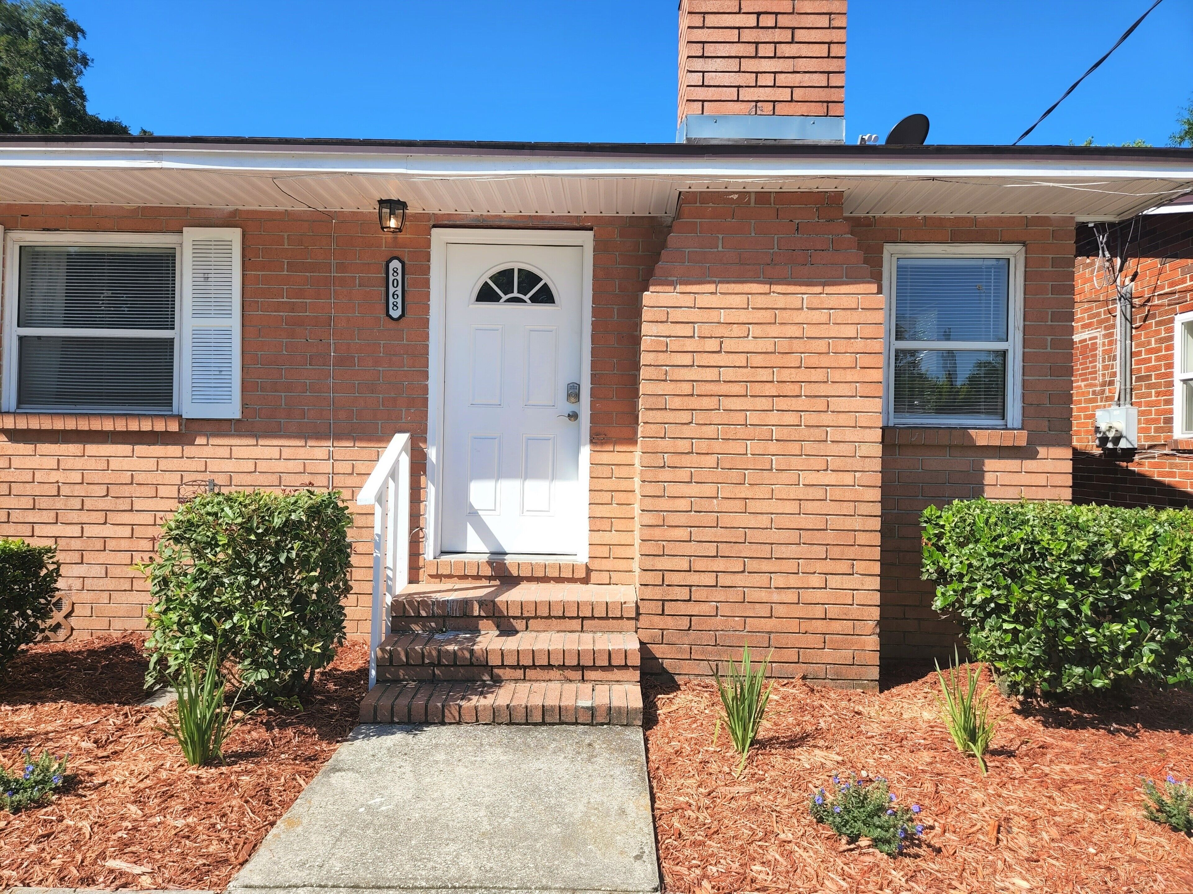 King bed 2bed/1bath - Sleeps 5 - Close to Town Center-Downtown-Beach-Mayo Clinic