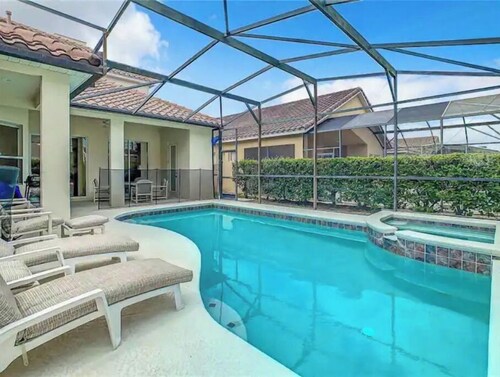 5 Bed, 4.5 Bath & Private Pool Family-Friendly Disney Get Away 