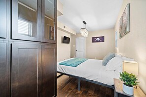 5 bedrooms, desk, iron/ironing board, free WiFi