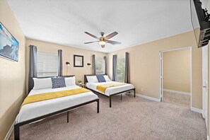 5 bedrooms, desk, iron/ironing board, free WiFi