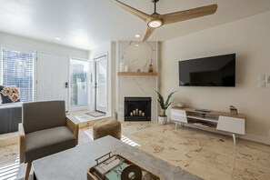 Smart-tv en een open haard