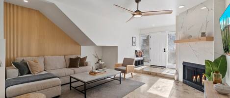 Smart TV, fireplace