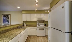 Private kitchen - Free Golf, Free bicycles, walk to the beach (Hilton Head Island)
