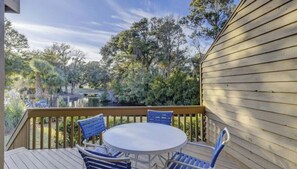 Outdoor dining - Free Golf, Free bicycles, walk to the beach (Hilton Head Island)