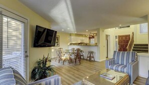 Interior - Free Golf, Free bicycles, walk to the beach (Hilton Head Island)