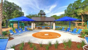 Property grounds - Free Golf, Free bicycles, walk to the beach (Hilton Head Island)