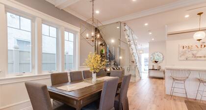Beautiful 2 Story Right by the Canals & Ocean View Belmont Shore With Spa