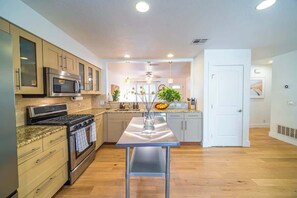 Fridge, dishwasher, coffee/tea maker, cookware/dishes/utensils - East Austin Gem | Walk to Food & Fun (Austin)