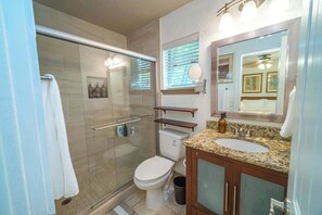 Combined shower/bathtub, hair dryer, shampoo