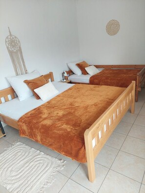 1 chambre, coffres-forts dans les chambres, fer et planche à repasser