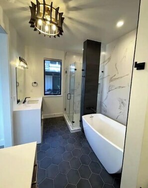Shower, hair dryer, towels, soap - Brand New Dream Modern Mountain House! Private Hot Tub! (Steamboat Springs)