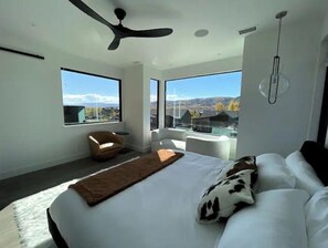 5 bedrooms, iron/ironing board, travel cot, free WiFi - Brand New Dream Modern Mountain House! Private Hot Tub! (Steamboat Springs)