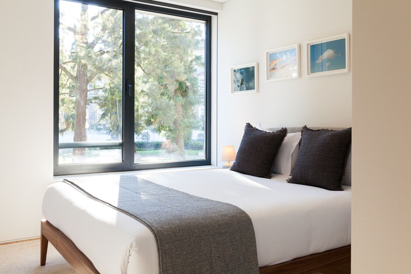 2 bedrooms, iron/ironing board, free Internet, bed sheets