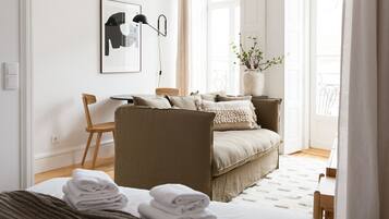 Iron/ironing board, internet, bed sheets