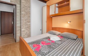 3 bedrooms, free WiFi, bed sheets