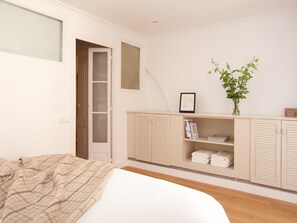 2 makuuhuonetta, silitysrauta/-lauta, internet, vuodevaatteet