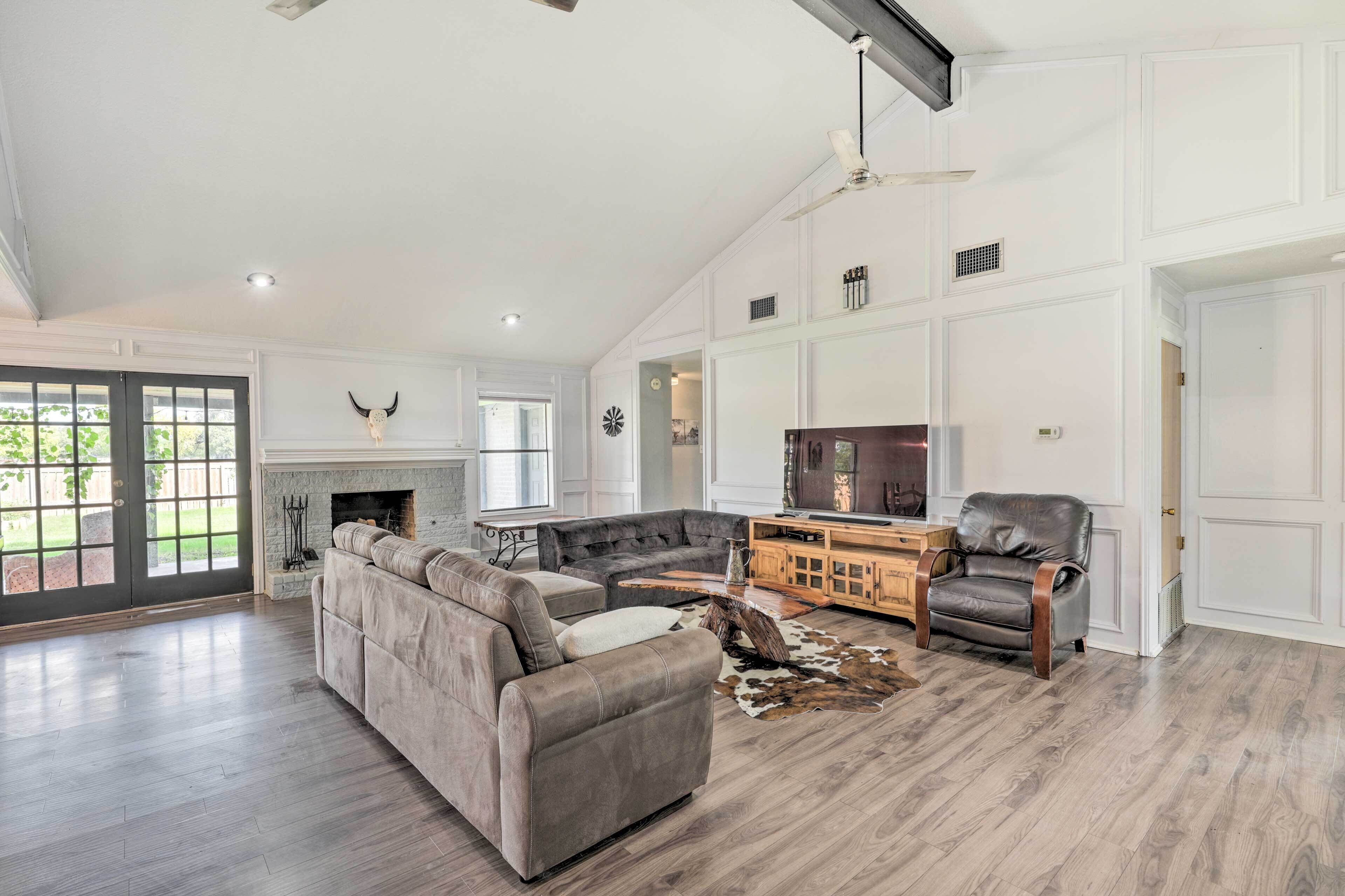 Pet-Friendly Lockhart Home w/ Private Yard!