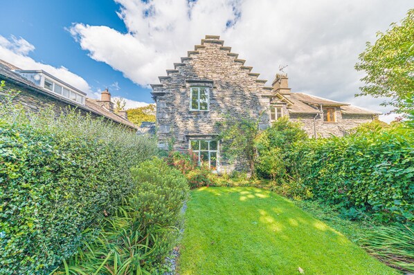 Exterior - Sleep 6, 3 bedroom Lake District Cottage, close to village, lake and beautiful walks (Coniston)