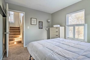 3 chambres, fer et planche à repasser, Wi-Fi, draps fournis