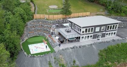 #TheMonopolyHouse-Private acreage /Bar/Arcade/Gym/HotTub/Sauna/Sports court/golf