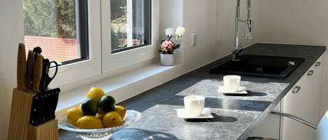 冷蔵庫、電子レンジ、コーヒー / ティーメーカー、電気ポット