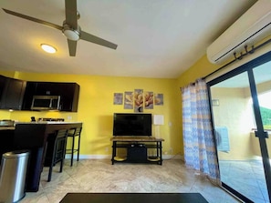 Fridge, microwave, oven, stovetop - Couples Getaway: 1Bed 1Bath Condo in Red Hook (United States Virgin Islands)