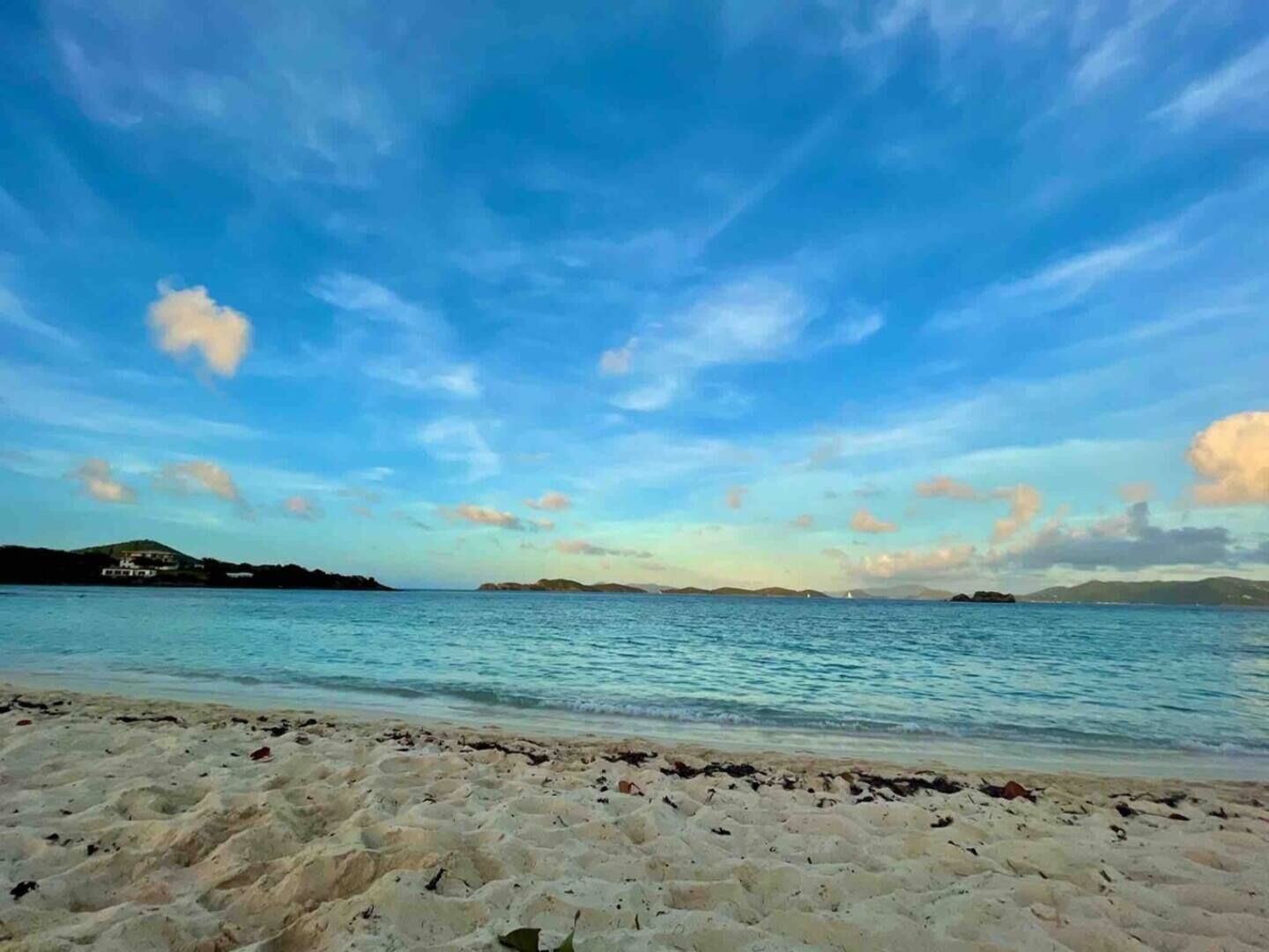 På stranden