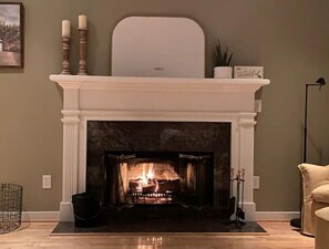 A fireplace with a mantel, candles, and a framed picture above it. - Amazing Mountain Views, Hot Tub and Close to Wineries and Breweries (Afton)