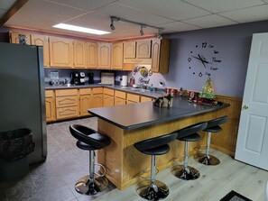 Fridge, microwave, oven, stovetop - Building Memories & Relationships enjoy stocked pond, woods, game room, and more (Holland)