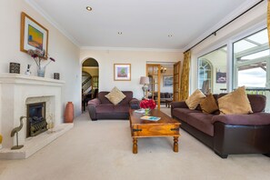 Smart TV, fireplace, table football, stereo
