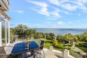 Outdoor dining - Seahaven - Luxury Cottages (Torquay)